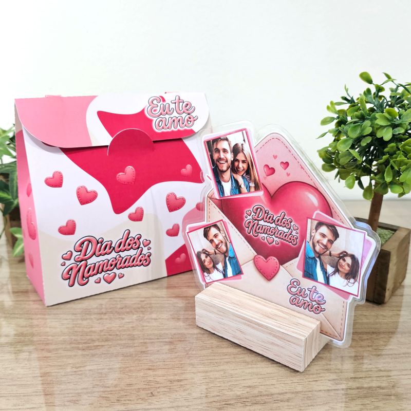 2 - Porta fotos de mesa com sacola – Dia dos namorados Porta fotos de mesa com sacola – Dia dos namorados - Imagem 1